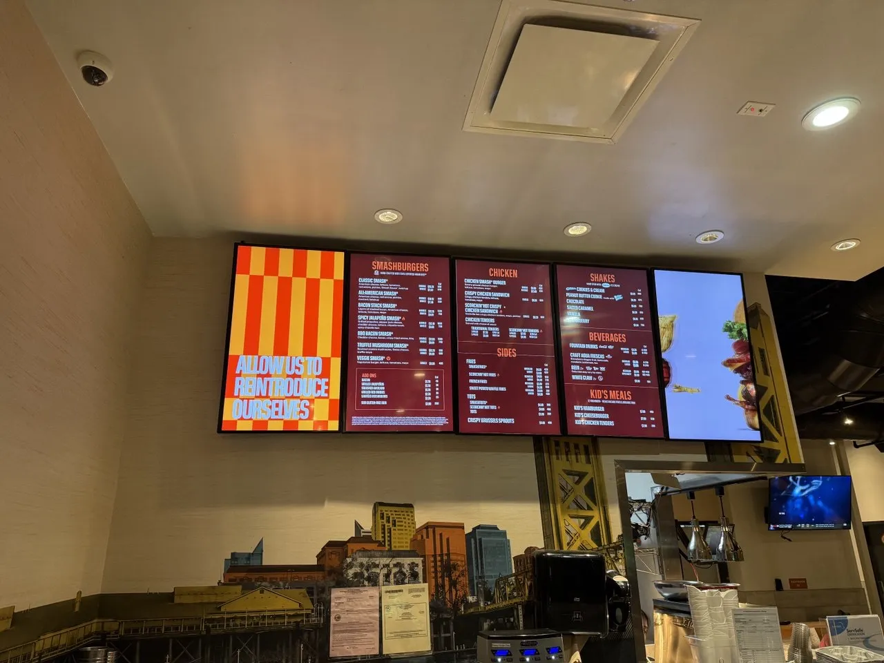 Smash Burger – bold branding digital menus